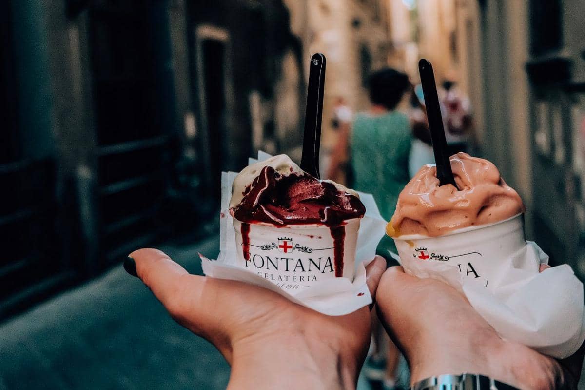ilustrasi makan es krim, Florence, Italia, Eropa