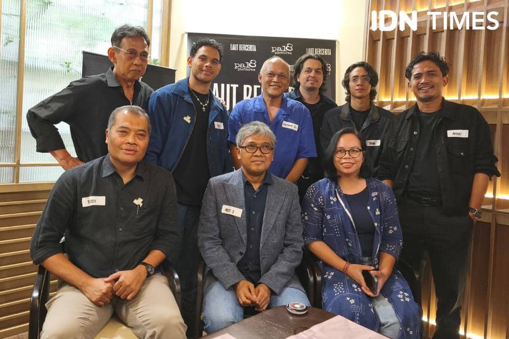 Potret cast dan crew saat dijumpai dalam media luncheon film Laut Bercerita di Jakarta, Jumat (21/8/2026) (IDN Times/Juan Dwi)