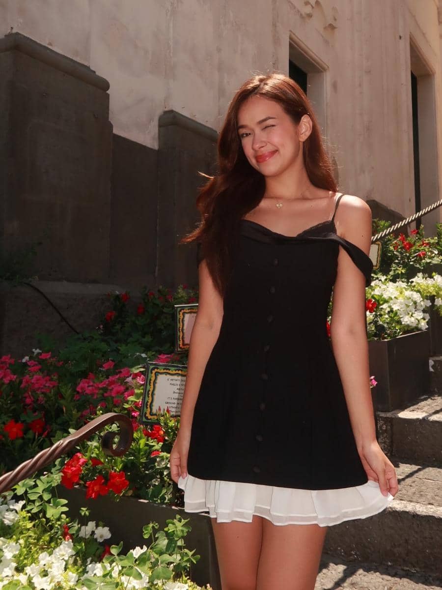 Rebecca Klopper saat liburan di Pulau Capri