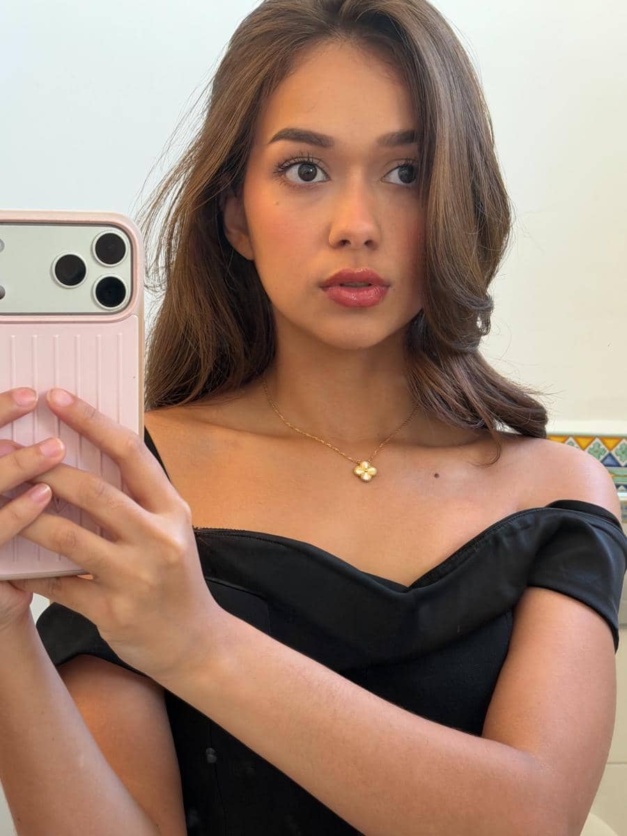 Rebecca Klopper saat liburan di Pulau Capri