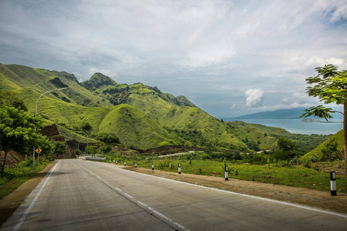 ilustrasi jalan darat di NTT