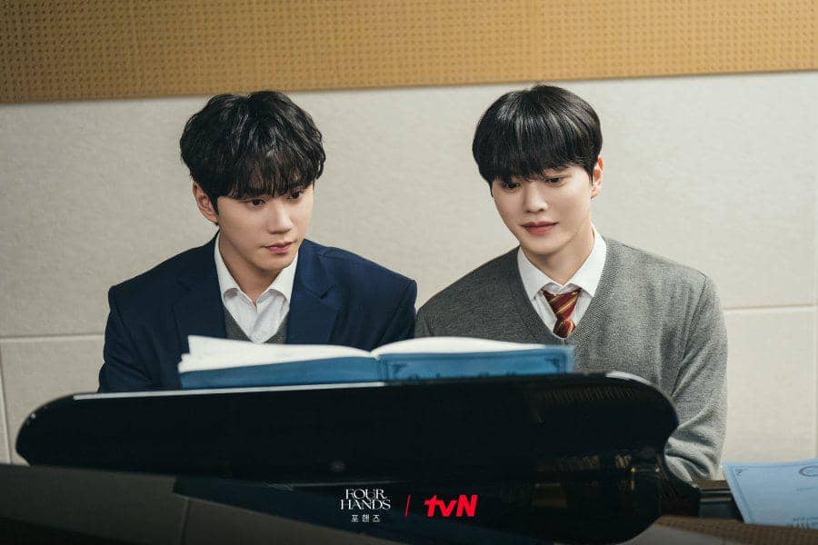 Still cut drama Korea Four Hands, Two Sonatas dari tvN, memperlihatkan adegan dengan para pemeran dalam suasana dramatis.