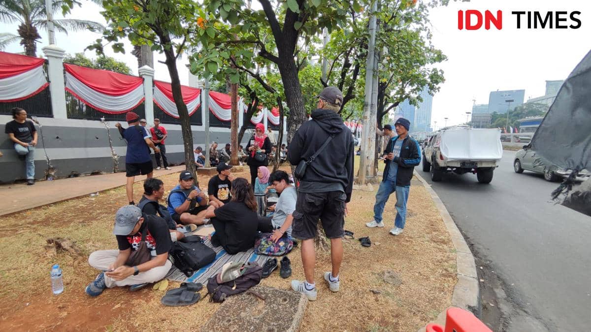Aliansi Masyarakat Pati Kembali Demo, Polisi Jaga Ketat Gedung DPR