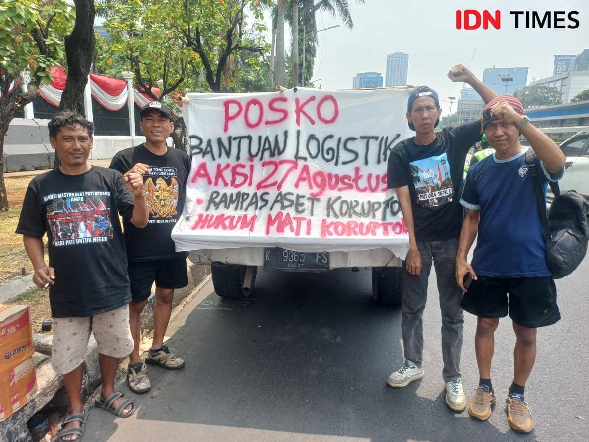 Dukung Aksi di DPR, Warga Jakarta Salurkan Bantuan Logistik