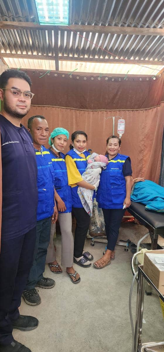 Bayi yang lahir saat gempa di garasi Puskesmas Watugong, Sabtu (22/8/2026). (Dok. Kemenkes RI)