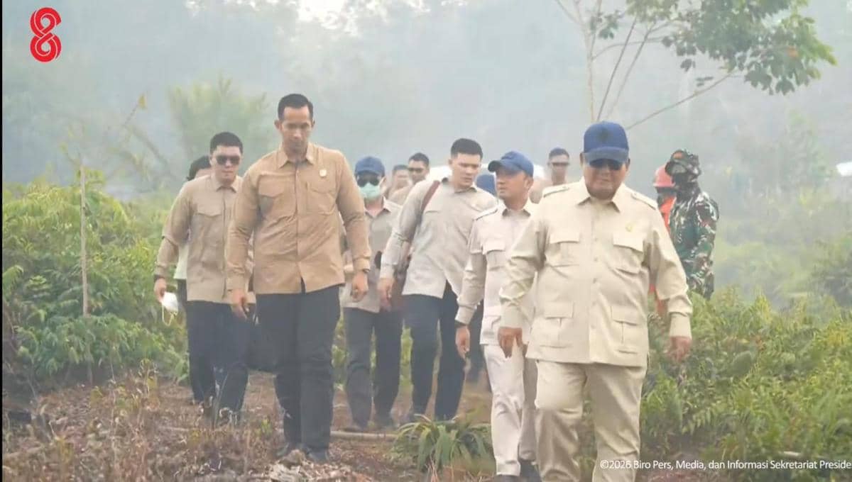 Prabowo Tinjau Titik Karhutla Kalbar Bersama Panglima dan Kapolri