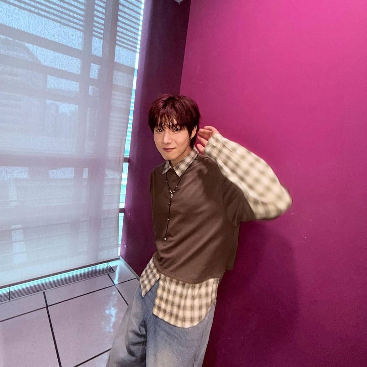 referensi padanan kemeja flanel ala Yonghoon ONEWE