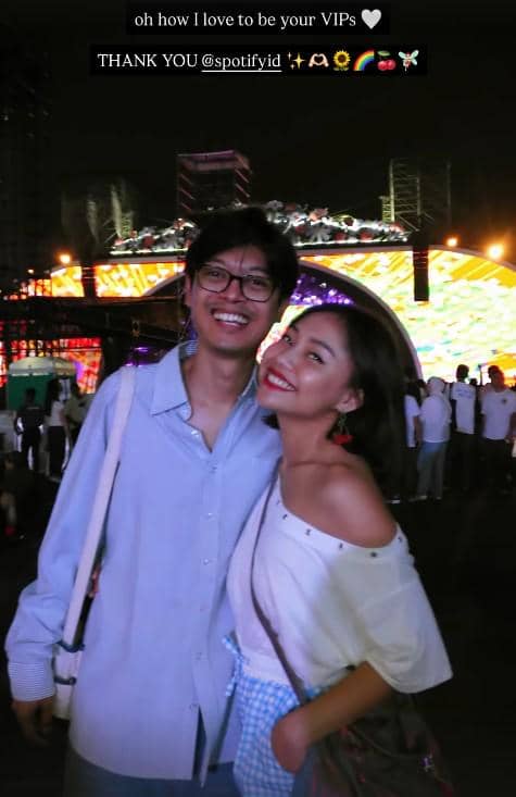 Potret artis saat menyaksikan penampilan musik di LaLaLa Fest 2026 hari pertama, diunggah melalui akun Instagram Aulion.