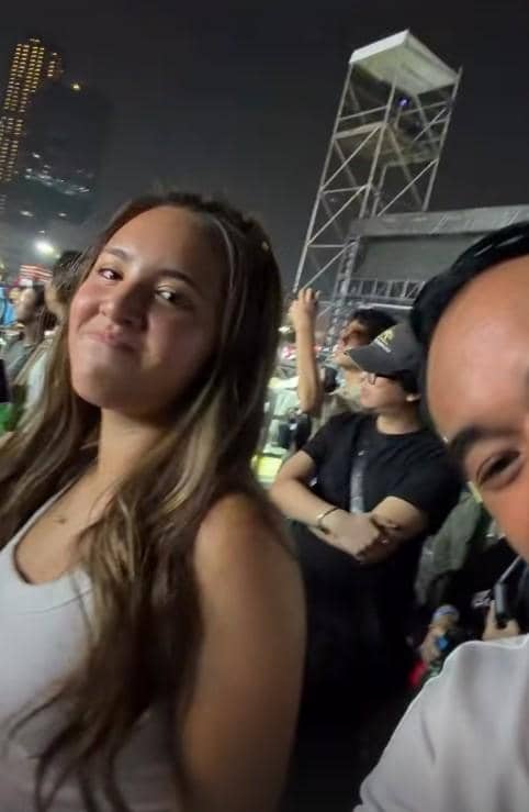 Potret seorang artis saat menyaksikan pertunjukan musik di LaLaLa Fest 2026 hari pertama, diunggah melalui Instagram.