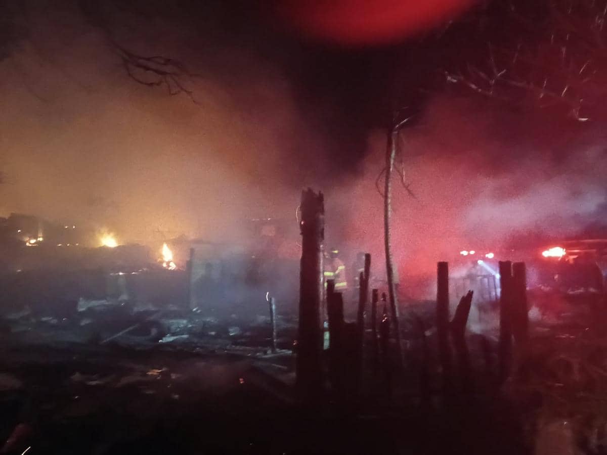 89 Rumah Rusak Berat Akibat Kebakaran Desa Adat Sade Lombok Tengah