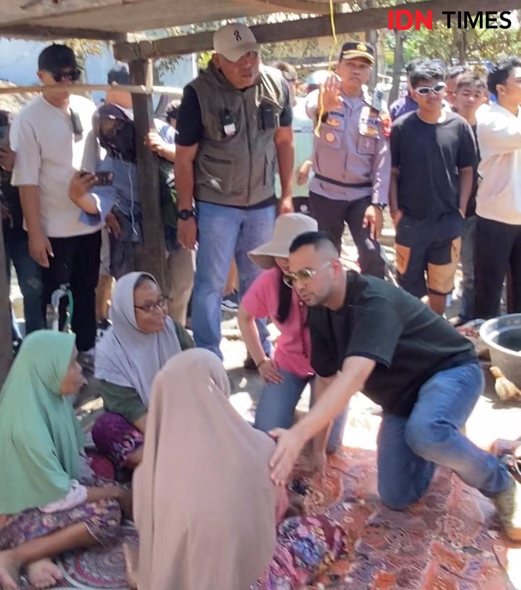 Tinjau Kebakaran Desa Adat Sade, Raffi Ahmad Donasi Rp1 Miliar