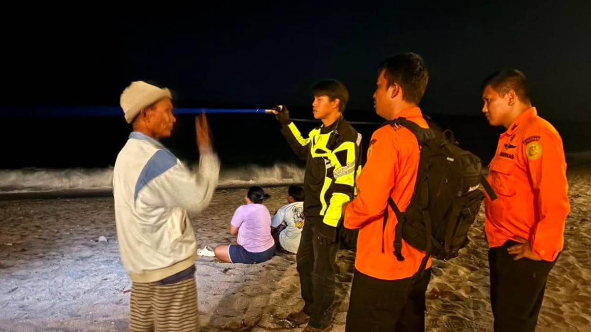 Pencarian korban tenggelam oleh tim SAR di Pantai Tuturuga, Desa Ranowangko II, Kecamatan Kombi, Minahasa.