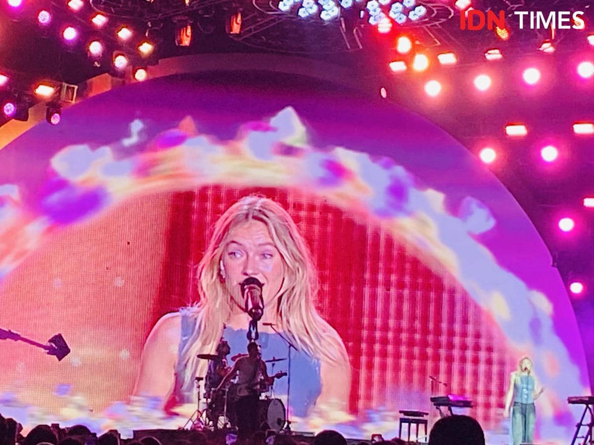 Potret Astrid S di LaLaLa Festival 2026 pada hari pertama, Sabtu, 22 Agustus 2026, dalam suasana acara musik.
