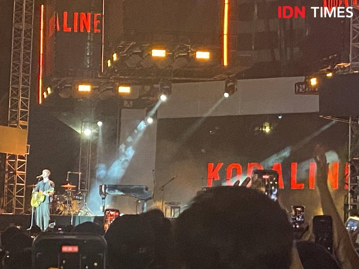Personel Kodaline tampil di panggung LaLaLa Festival 2026, didokumentasikan Rani Asnurida untuk IDN Times.