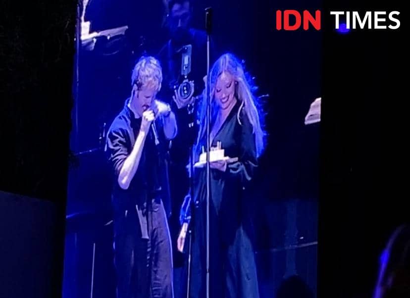 Personel Kodaline tampil di panggung LaLaLa Festival 2026 dalam potret dokumentasi IDN Times oleh Rani Asnurida.