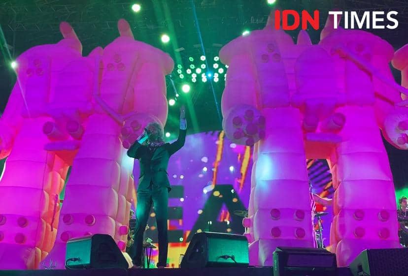 Potret The Flaming Lips saat tampil di LaLaLa Festival 2026 pada hari pertama, Sabtu, 22 Agustus 2026.