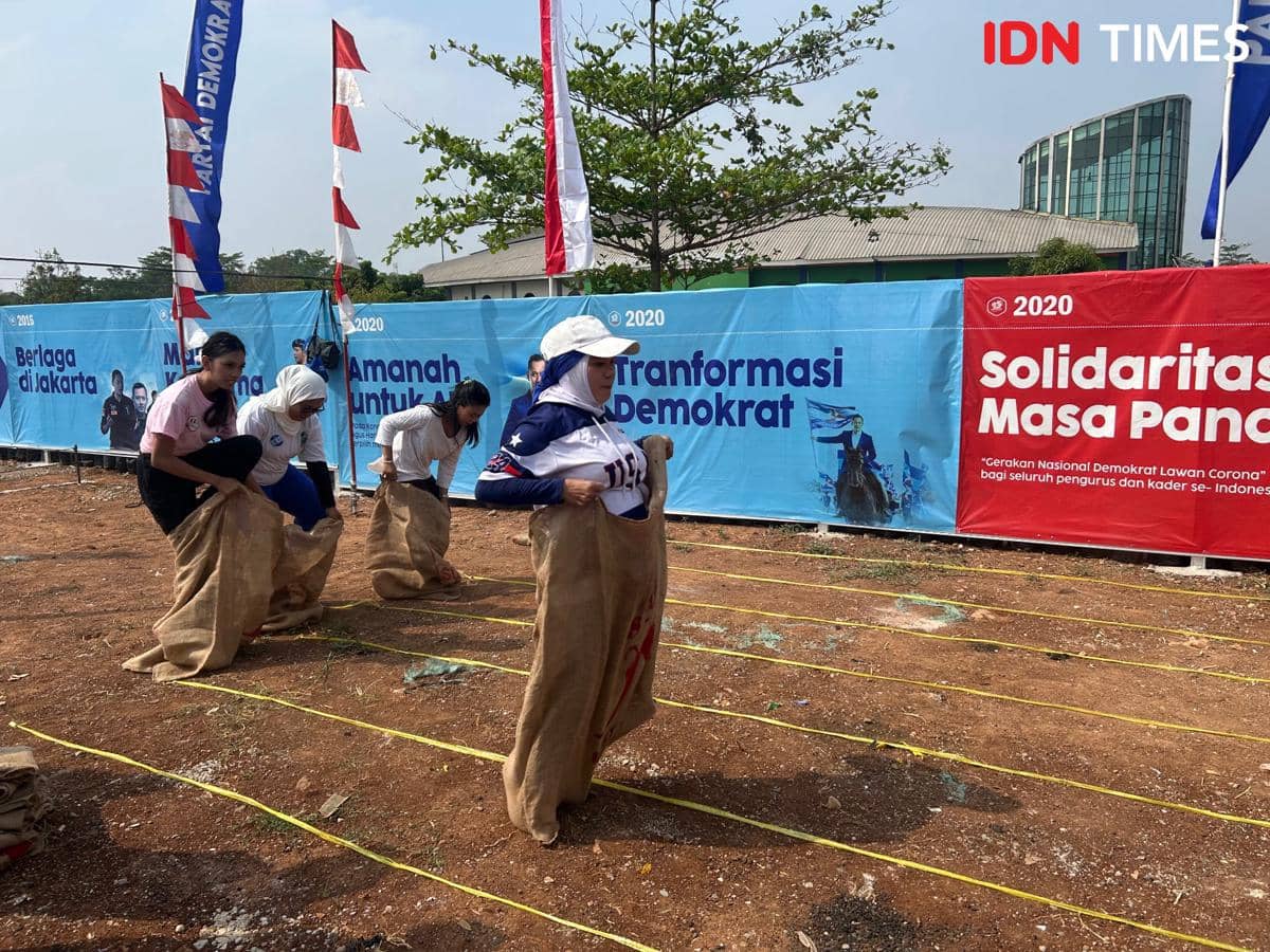 Beragam perlombaan digelar dalam kegiatan di sebuah lokasi acara, menciptakan suasana ramai dan meriah.