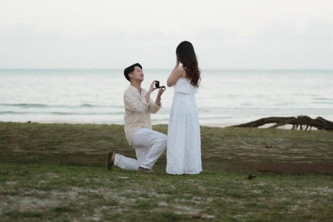 Momen YouTuber Leonardo Edwin Lamar Kekasih di Tepi Pantai