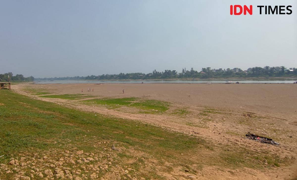Kala Sungai Musi Surut, Pantai Pasir Timbul dan Embung Makin Kering
