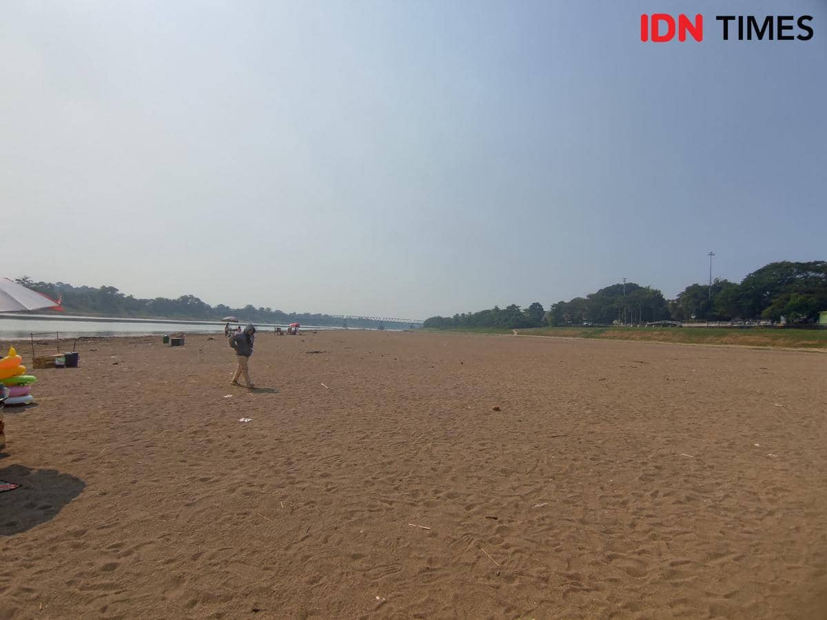 Kondisi Sungai Musi di Sekayu, Kabupaten Muba mengalami penyusutan drastis pada Minggu ke-3 Agustus 2026.