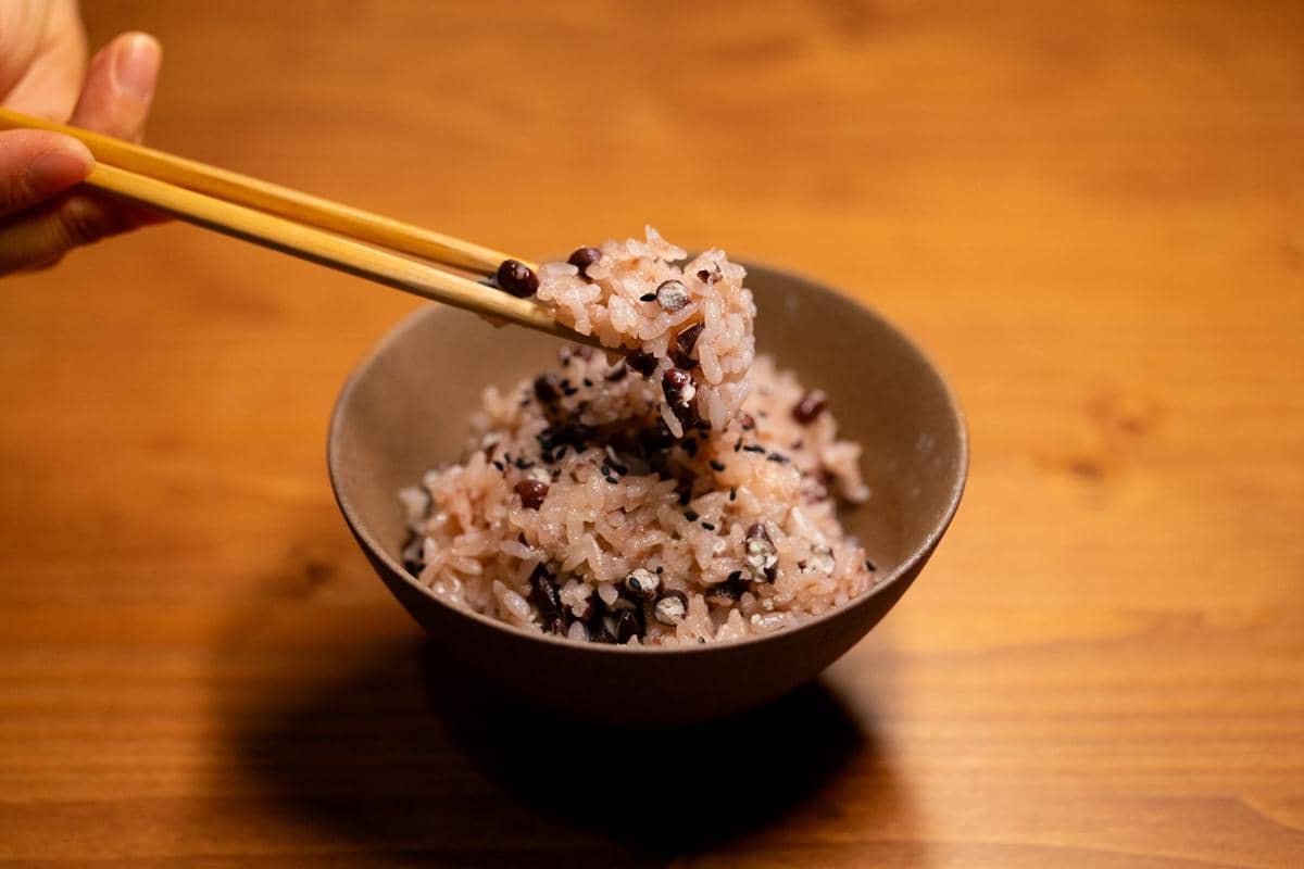 5 Cara Memasak Nasi Merah di Rice Cooker agar Lebih Pulen
