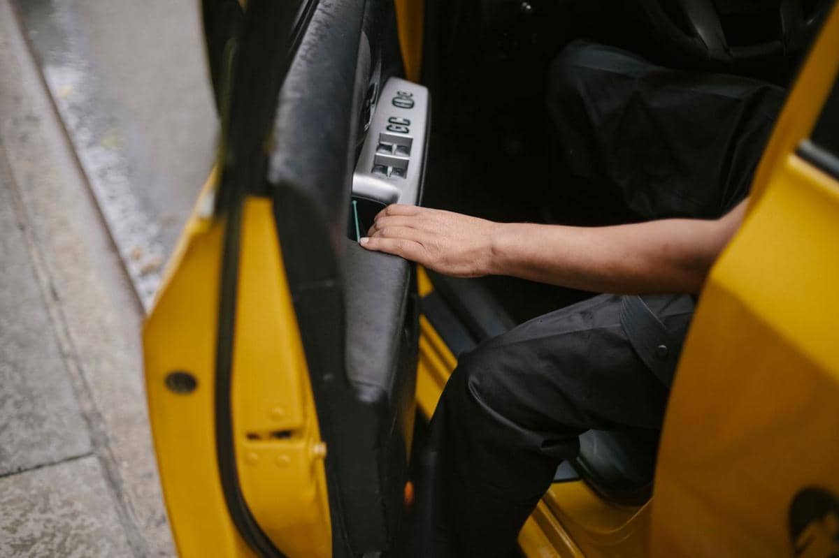 ilustrasi pintu mobil