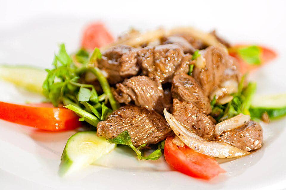 Resep Bo Luc Lac, Tumis Daging Khas Vietnam yang Bikin Ngiler