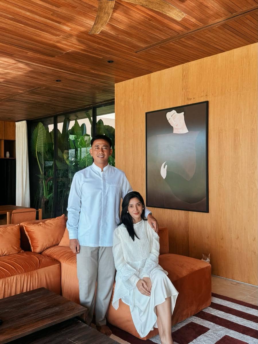 Inspirasi OOTD ala Fanny Ghassani dan suami