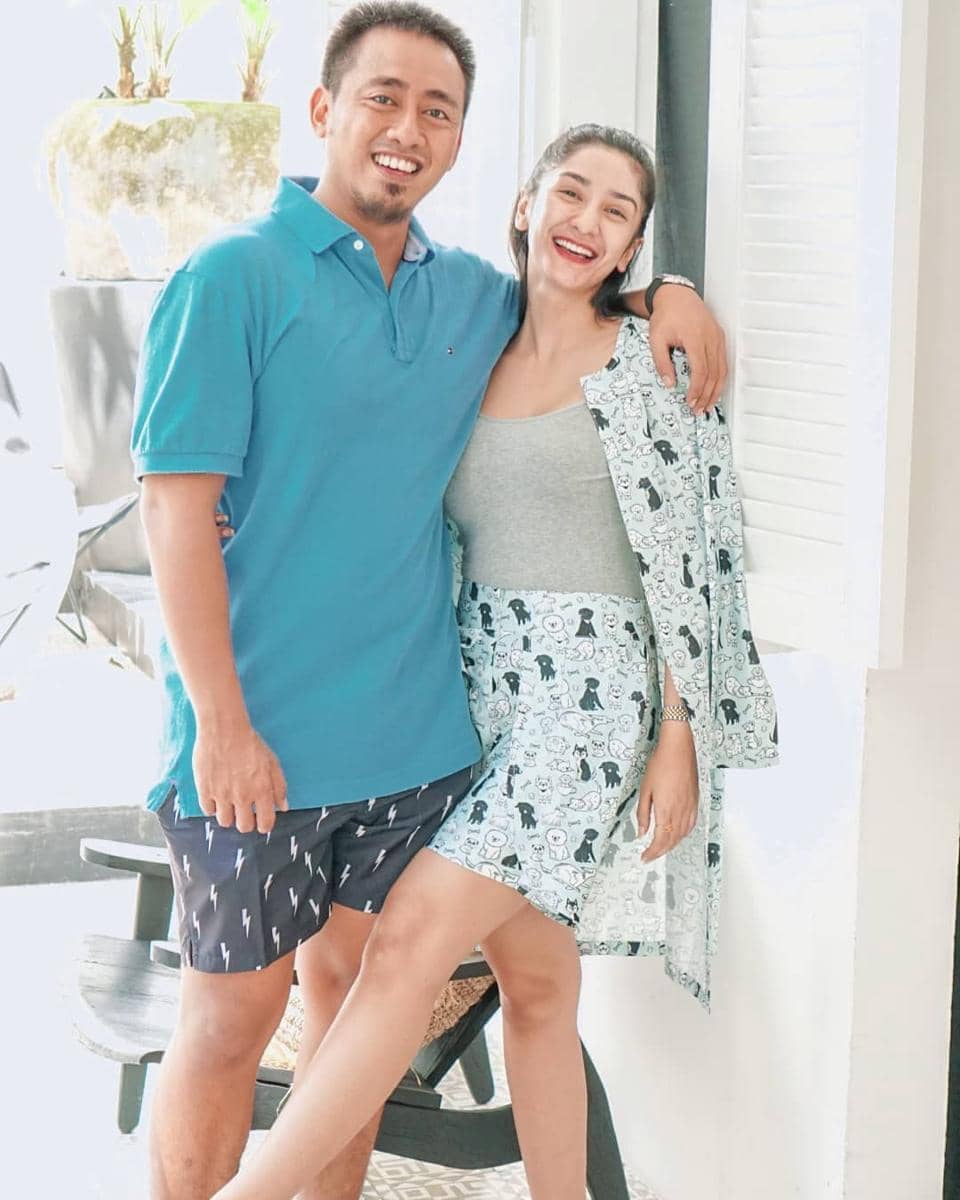 Inspirasi OOTD ala Fanny Ghassani dan suami 