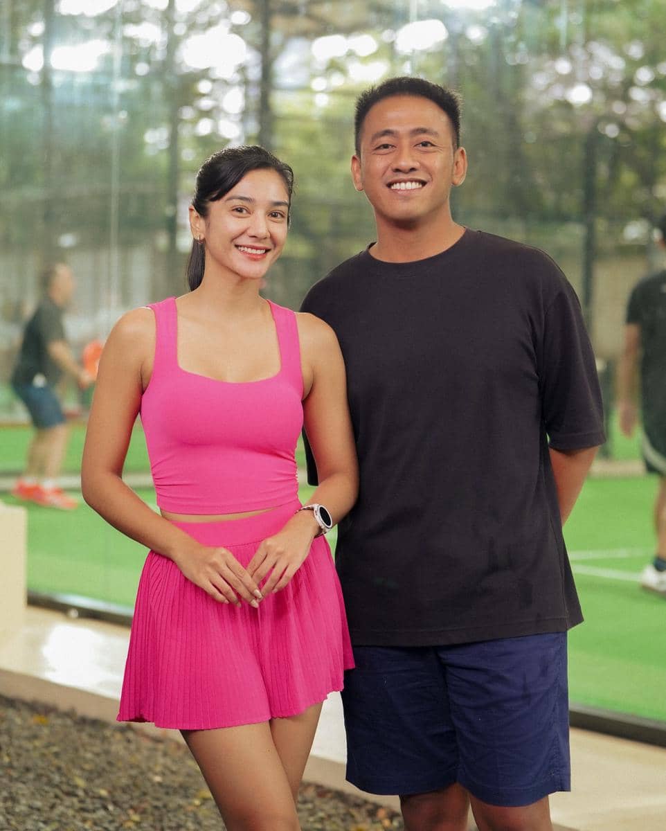 Inspirasi OOTD ala Fanny Ghassani dan suami 