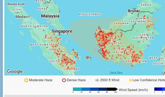 Peta sebaran titik api di wilayah Sumatra dan Kalimantan berdasarkan data Sipongi Kementerian Lingkungan Hidup dan Kehutanan.