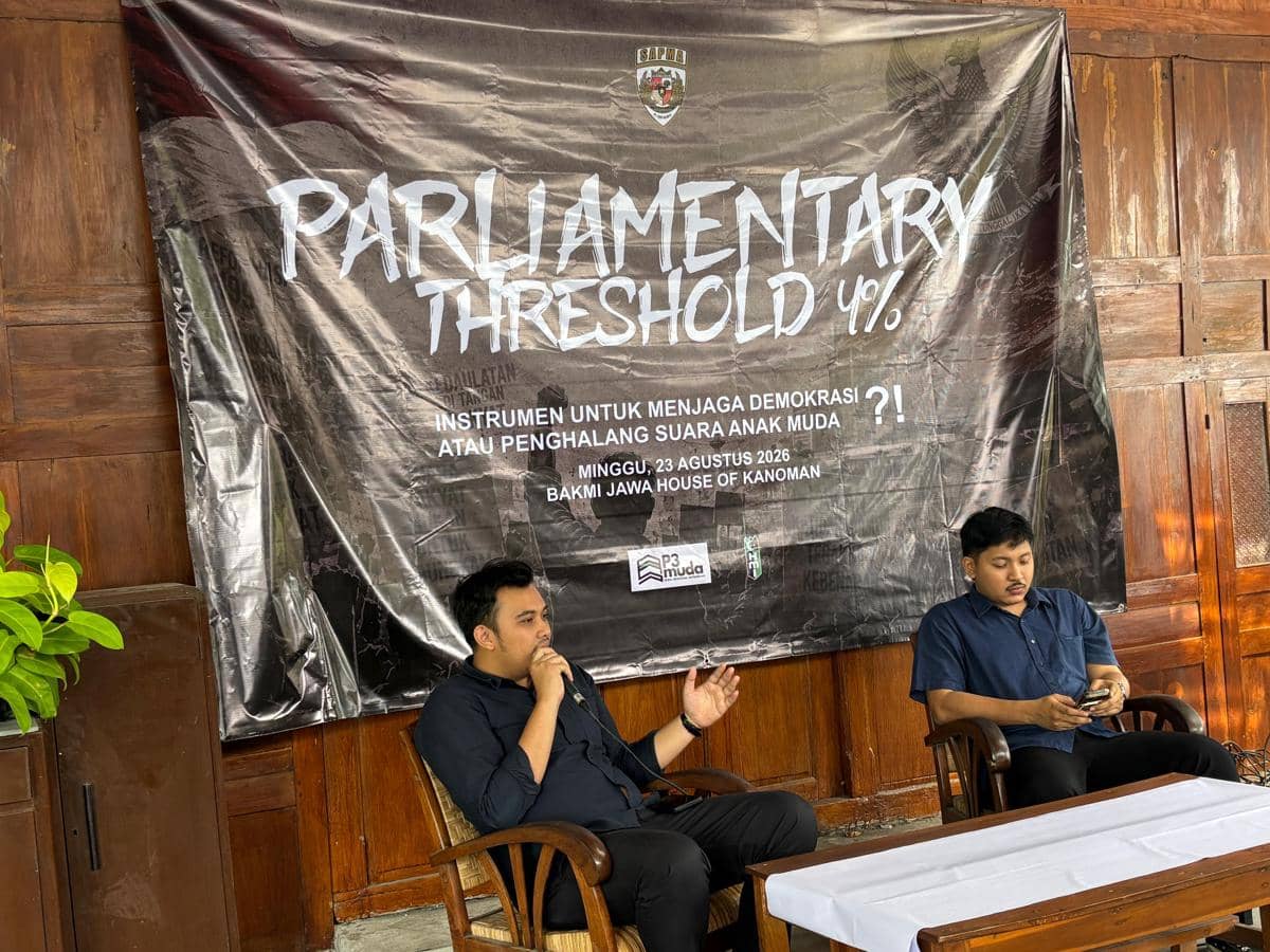 Diskusi bertajuk “Parliamentary Threshold 4%: Instrumen untuk Menjaga Demokrasi atau Penghalang Suara Anak Muda?” yang digelar di Bakmi Jawa House of Kanoman, Gamping, Minggu (23/8/2026). (IDN Times/Herlambang Jati Kusumo)