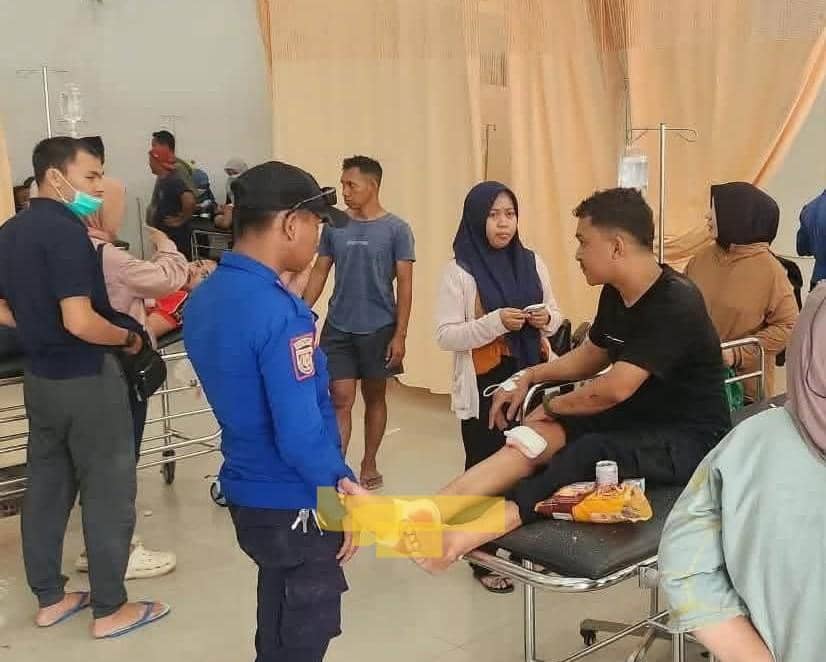Personel Damkar Polewali Mandar (Polman) mengalami kecelakaan tunggal di Jalan Trans Sulawesi, Desa Tumpiling, Kecamatan Wonomulyo, Sulawesi