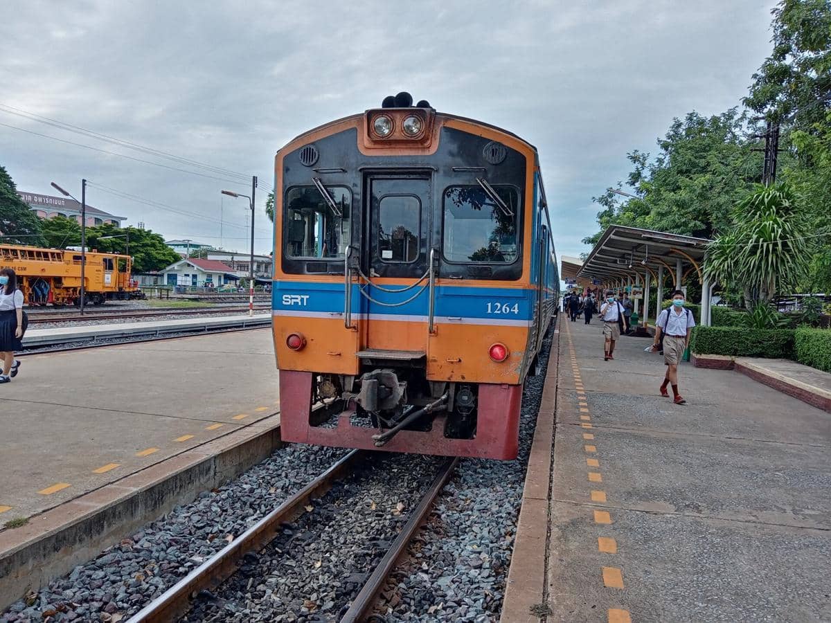 ilustrasi kereta di Thailand