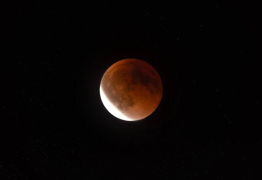 ilustrasi gerhana bulan yang pernah terjadi sangat lama