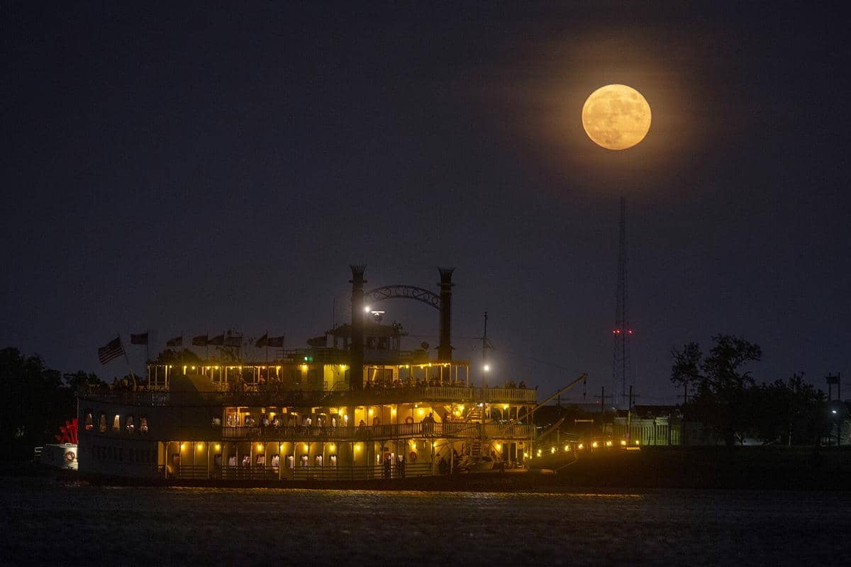 7 Fakta Unik Sturgeon Moon 2026, Purnama yang Nyaris Ditelan Bumi