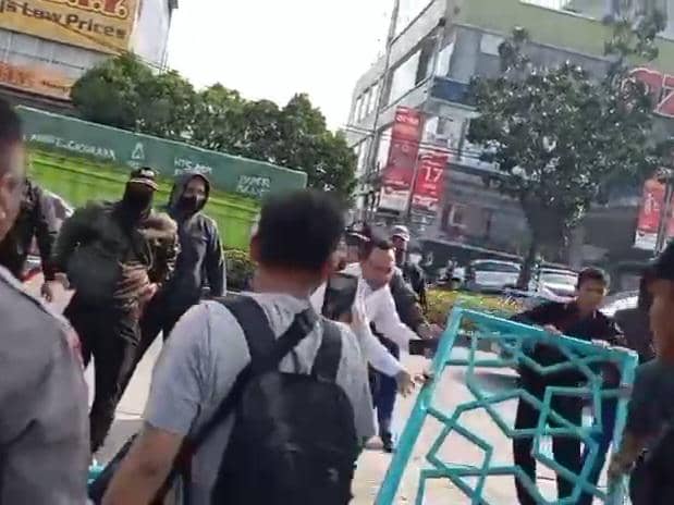 Digeruduk Preman, SDIS Pembangunan Gelar Pembelajaran Daring