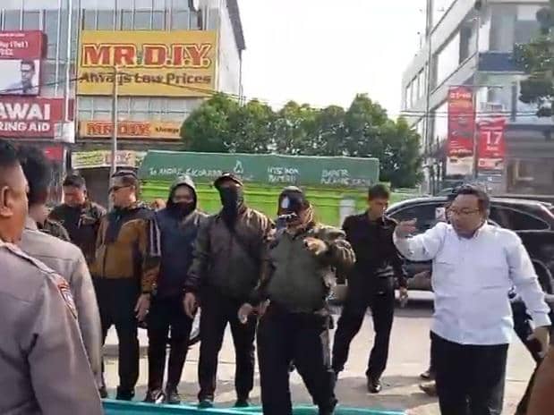 Sekelompok orang geruduk dan rusak fasilitas SDIS Pembangunan Pamulang
