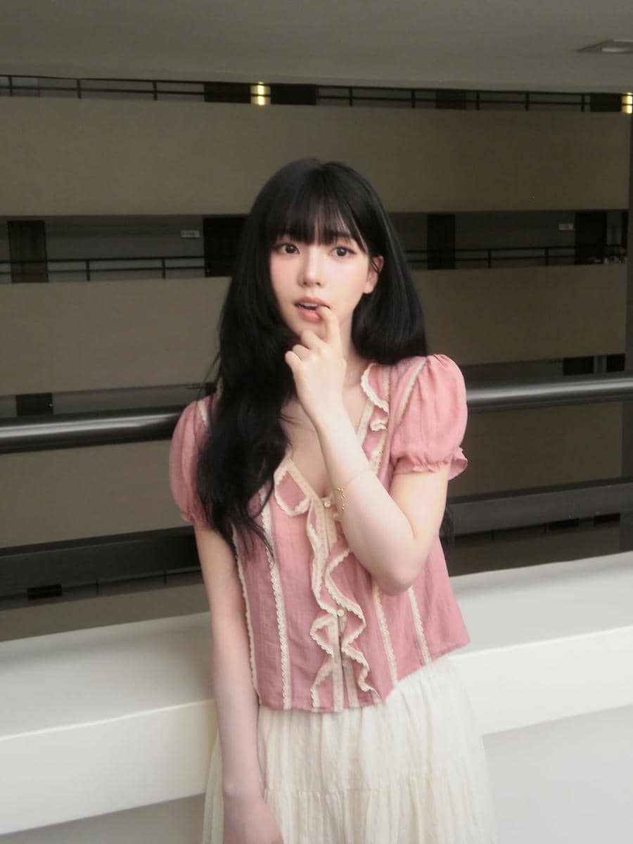gaya fashion girly Karina aespa 