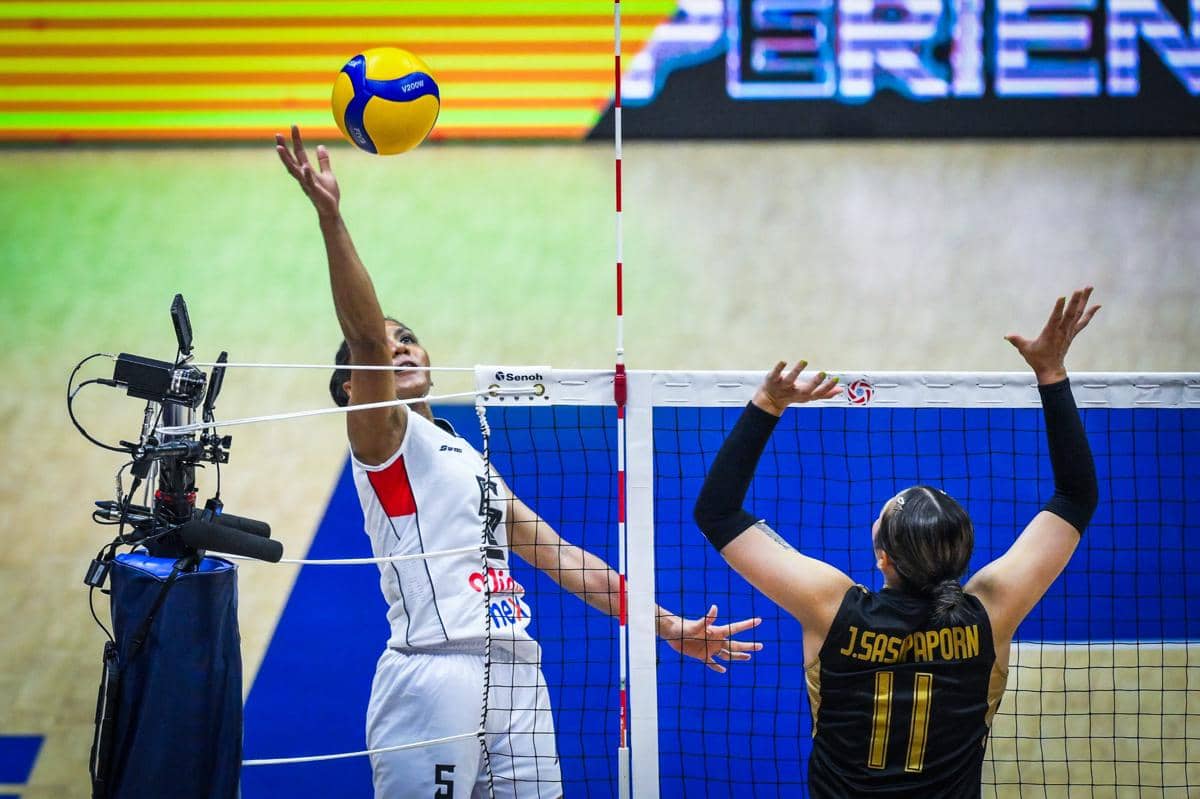 Timnas voli putri Indonesia saat berhadapan dengan Thailand dalam ajang AVC Continental 2026 di arena pertandingan.