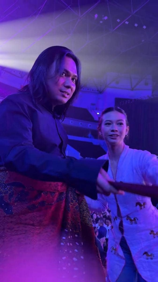 Sejumlah artis menghadiri dan menyaksikan Pagelaran Sabang Merauke 2026, berdasarkan unggahan Instagram Keanu Agl.