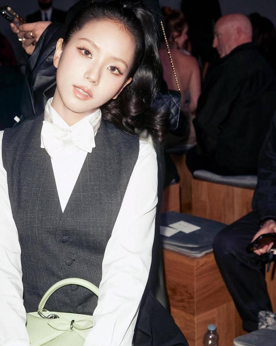 sleek hair ala Jisoo BLACKPINK
