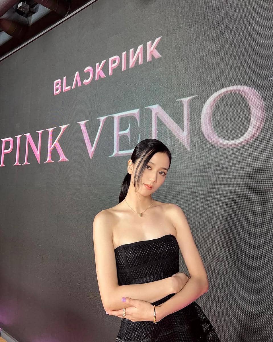 sleek hair ala Jisoo BLACKPINK