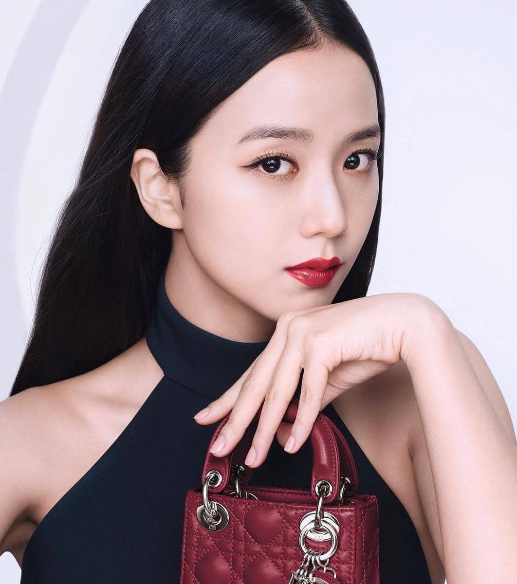 sleek hair ala Jisoo BLACKPINK