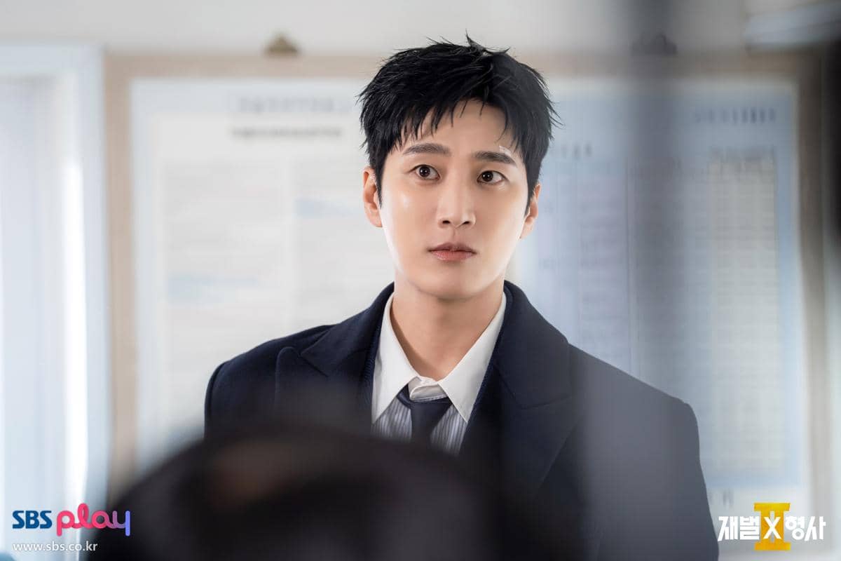 Cuplikan adegan dari drama Korea Flex X Cop 2 produksi SBS dalam dokumentasi resmi serial televisi.