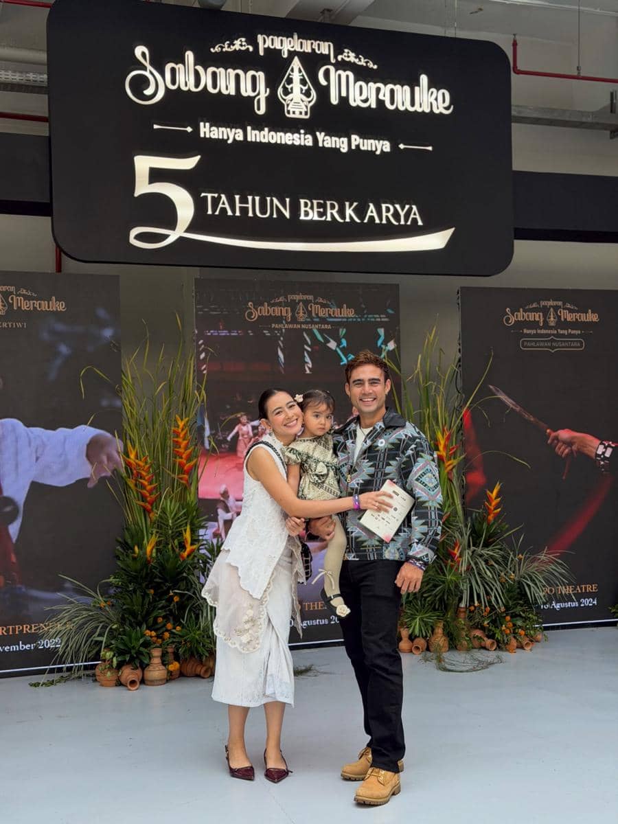 Laura Theux menghadiri Pagelaran Sabang Merauke 2026 untuk menyaksikan pertunjukan budaya Indonesia.