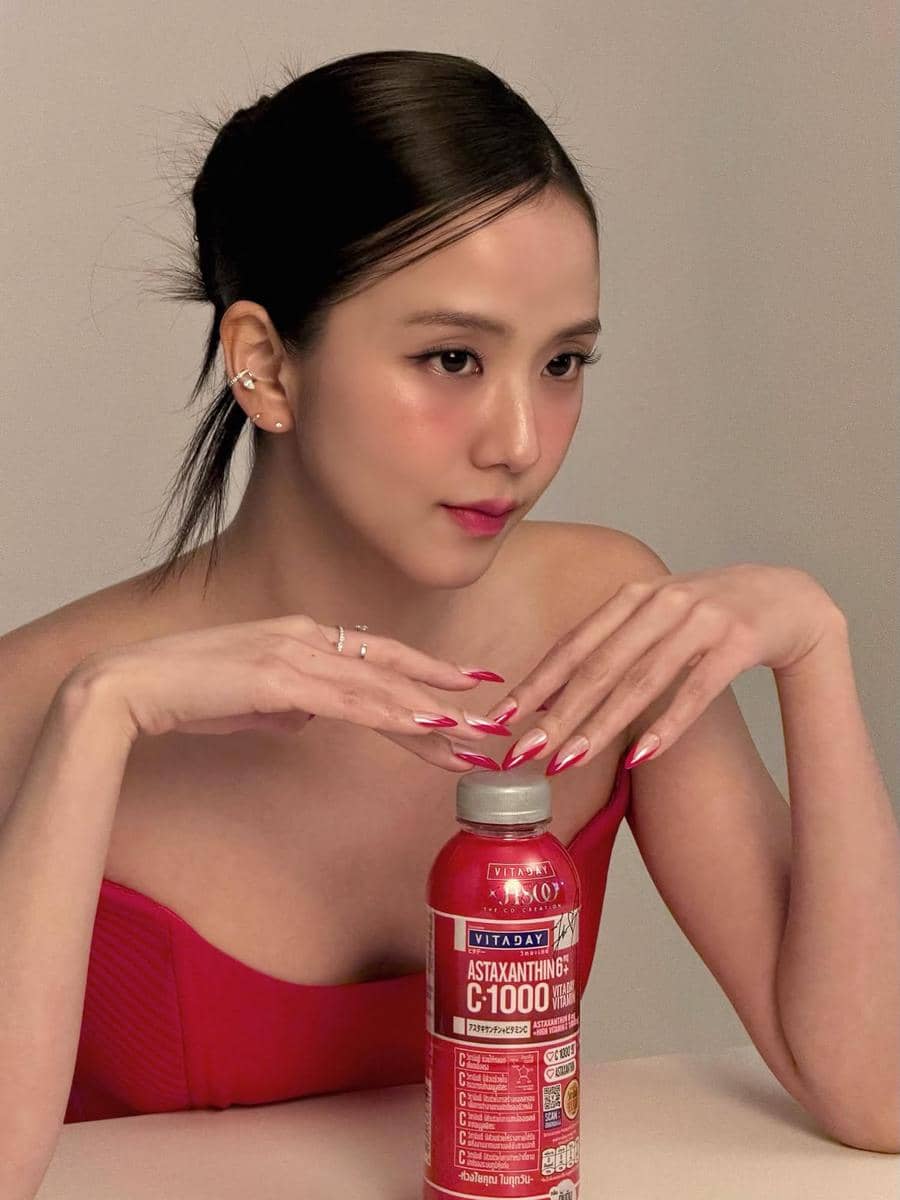 sleek hair ala Jisoo BLACKPINK