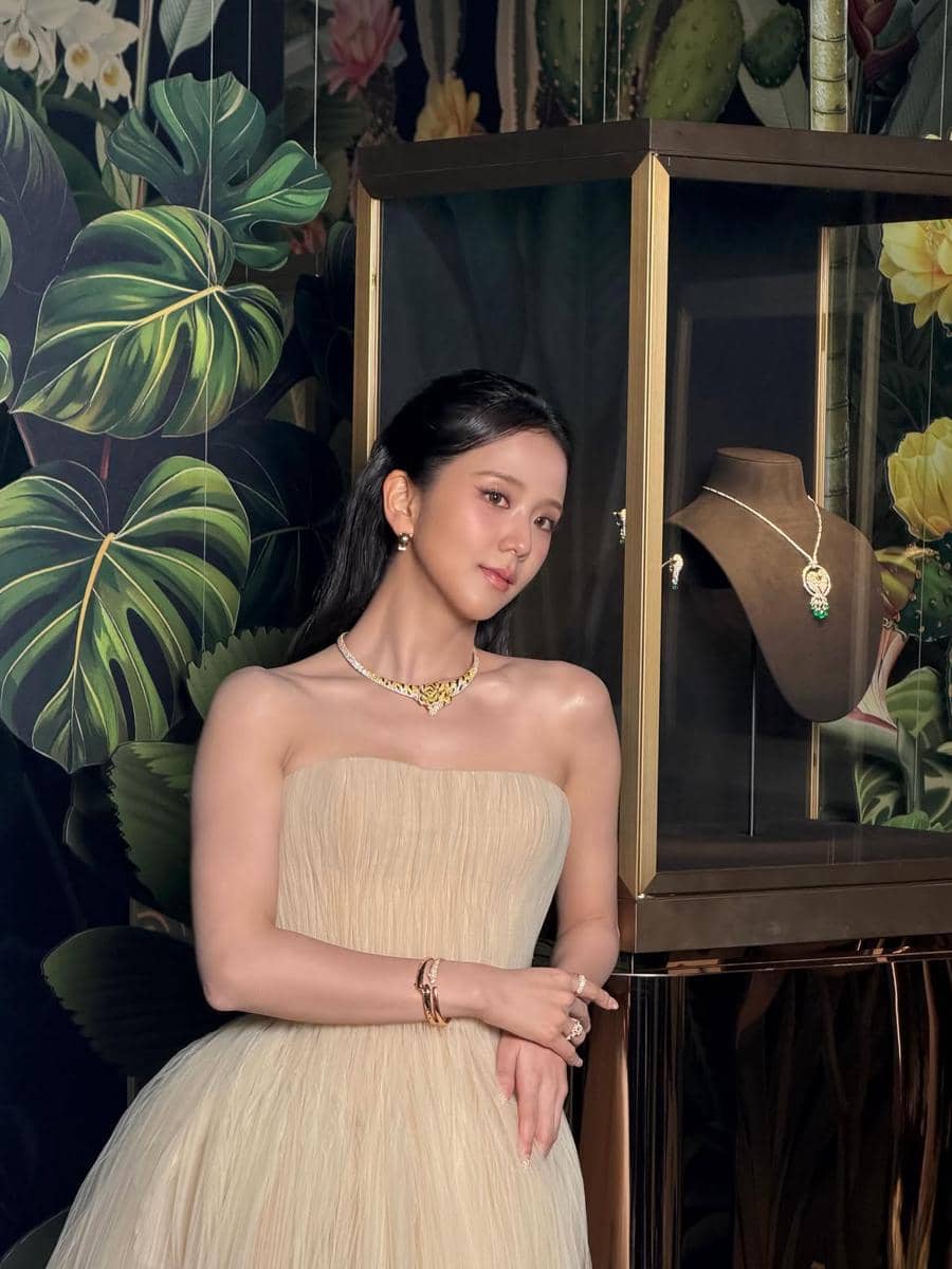 sleek hair ala Jisoo BLACKPINK