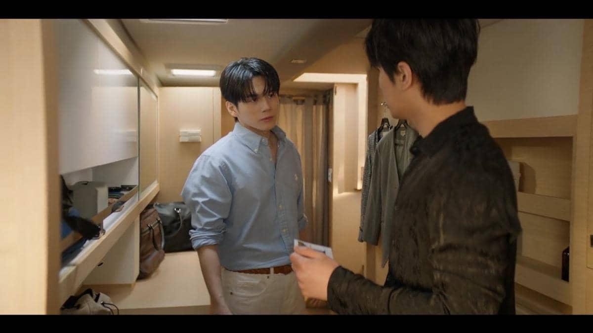 Ong Seong Wu dan Kim Min Chul di drama Spooky in Love