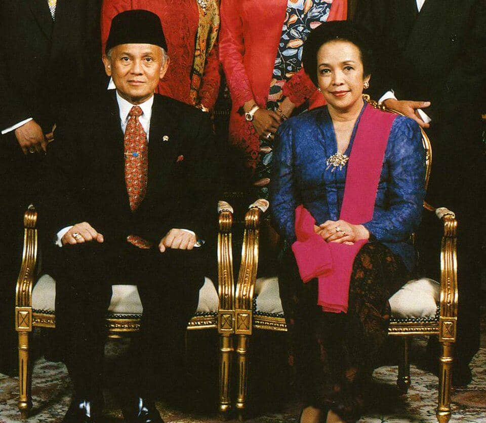 Kisah cinta B.J. Habibie dan Ainun